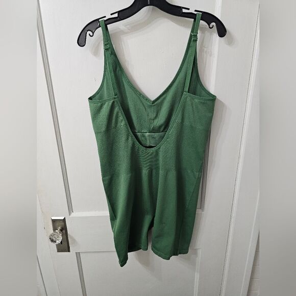 PINK 6" SEAMLESS WORKOUT ONESIE sz xl, excellent condition - Picture 3 of 6